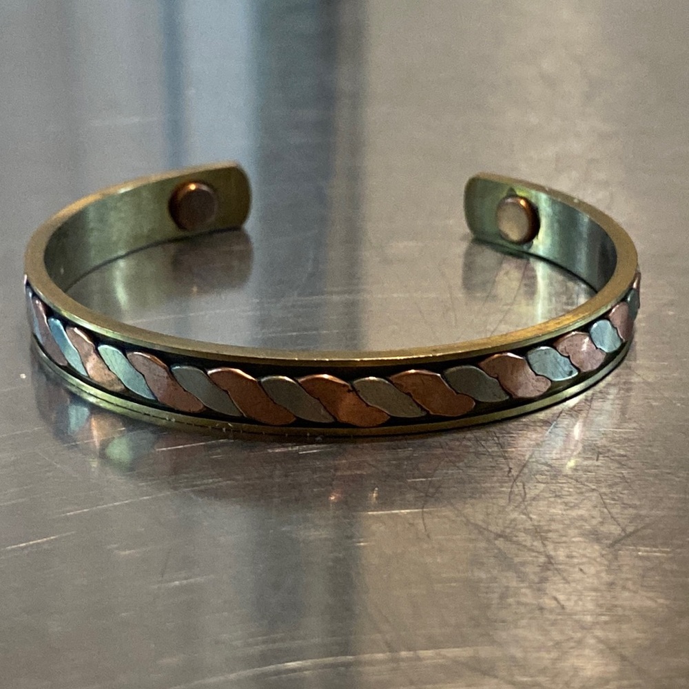 Western Stylish Copper Bracelet W/Magnets